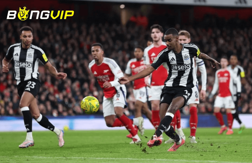 Alexander Isak ghi bàn thắng quyết định giúp Newcastle phá vỡ thế bế tắc.